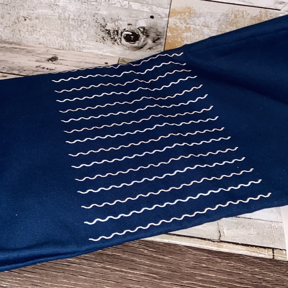 ALLTRUE TERRITORY Table Runner Navy With White Waves 18 X 70” NWT - Picture 5 of 5
